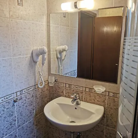 Pensión албиция 3*